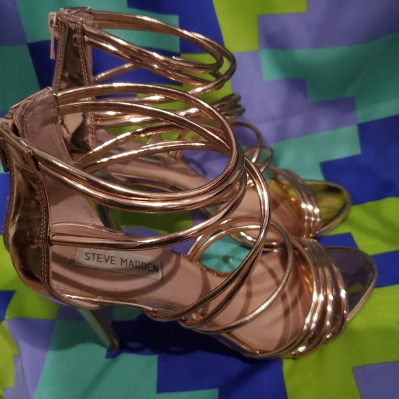 Steve Madden Santi Rose Gold Sandals - Picture 3 of 4